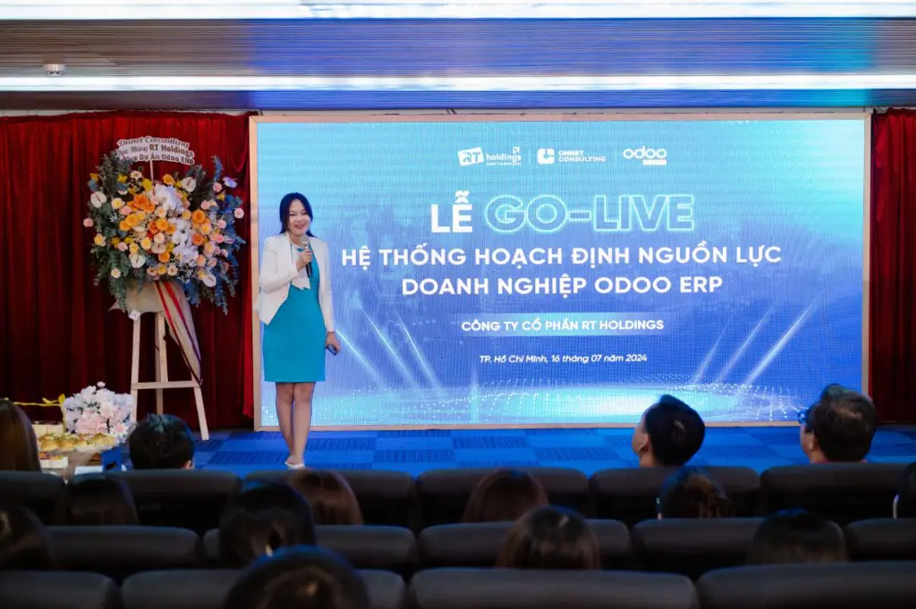 <span data-oe-model="blog.post" data-oe-id="223" data-oe-field="content" data-oe-translation-state="to_translate" data-oe-translation-source-sha="33bd3188f503f0985c975cd841a3159886b996e5033355e098e229b0512edda6" contenteditable="true">chị Lê Thị Huyền - Project Manager đại diện cho RT Holdings</span>